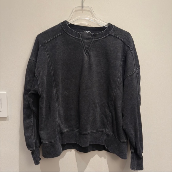 Vinyl Icons Sweaters - Vinyl Icons Casual Black Women's Crewneck Sweatshirt Sweater Size Small